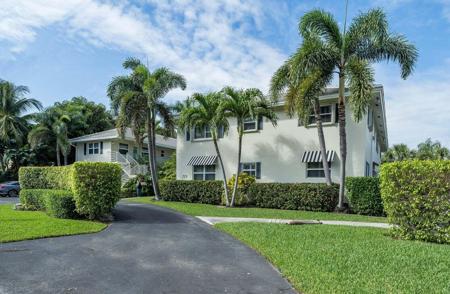 100 Venetian Drive