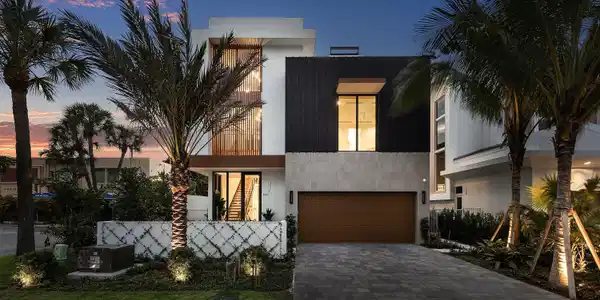 810 Palm Trail