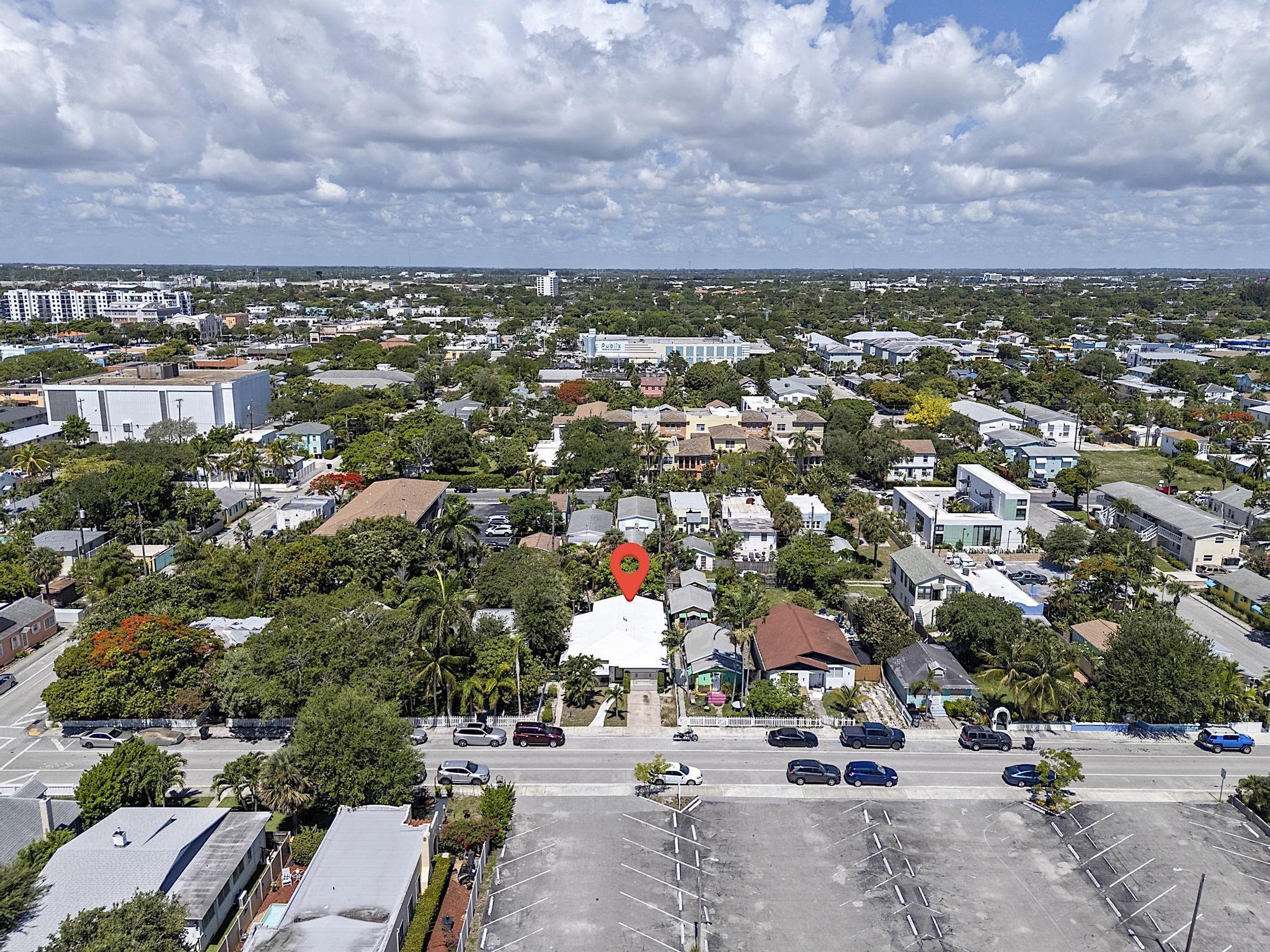 Image 4: 215 N. M St - - 001