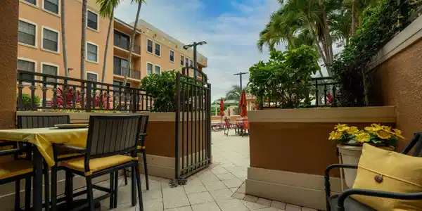 Image 4: 003_Spacious private patio
