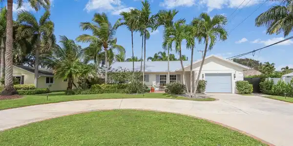 1 Beverly Road W