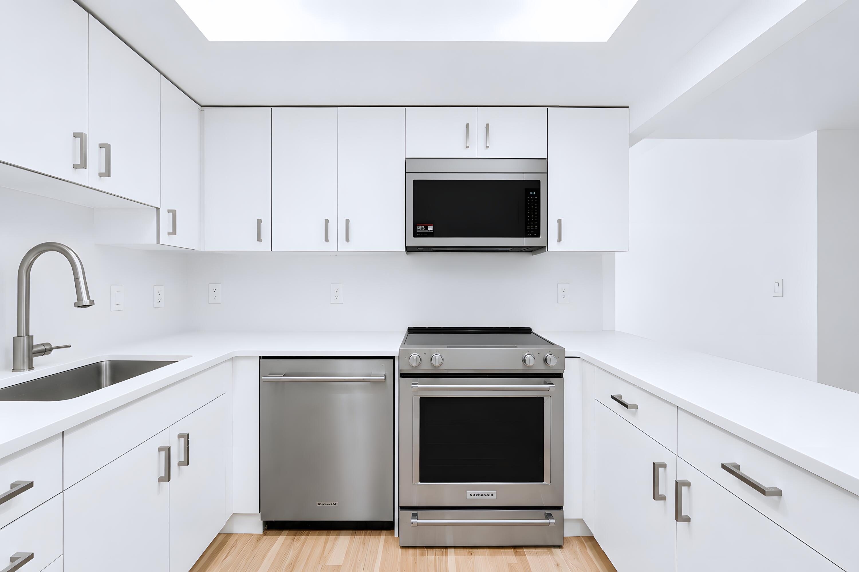 Image 3: Kitchen