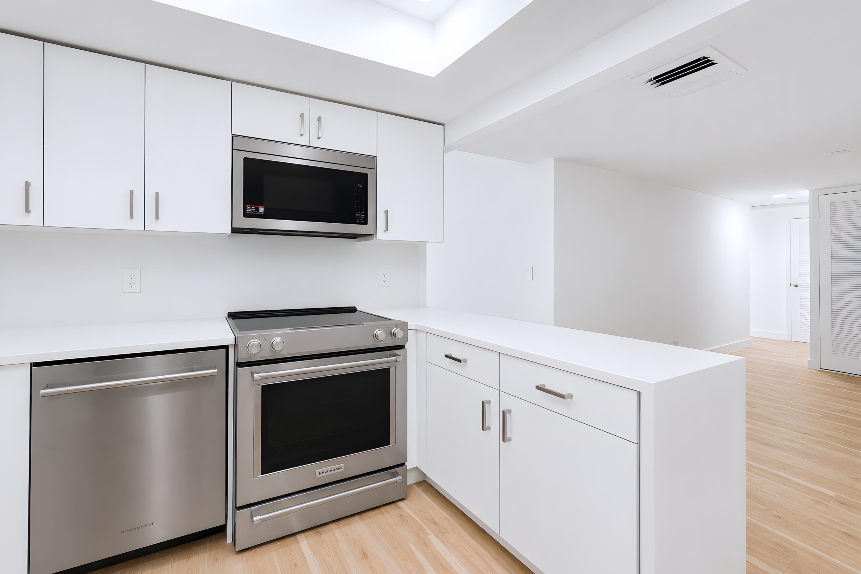 Image 4: Kitchen