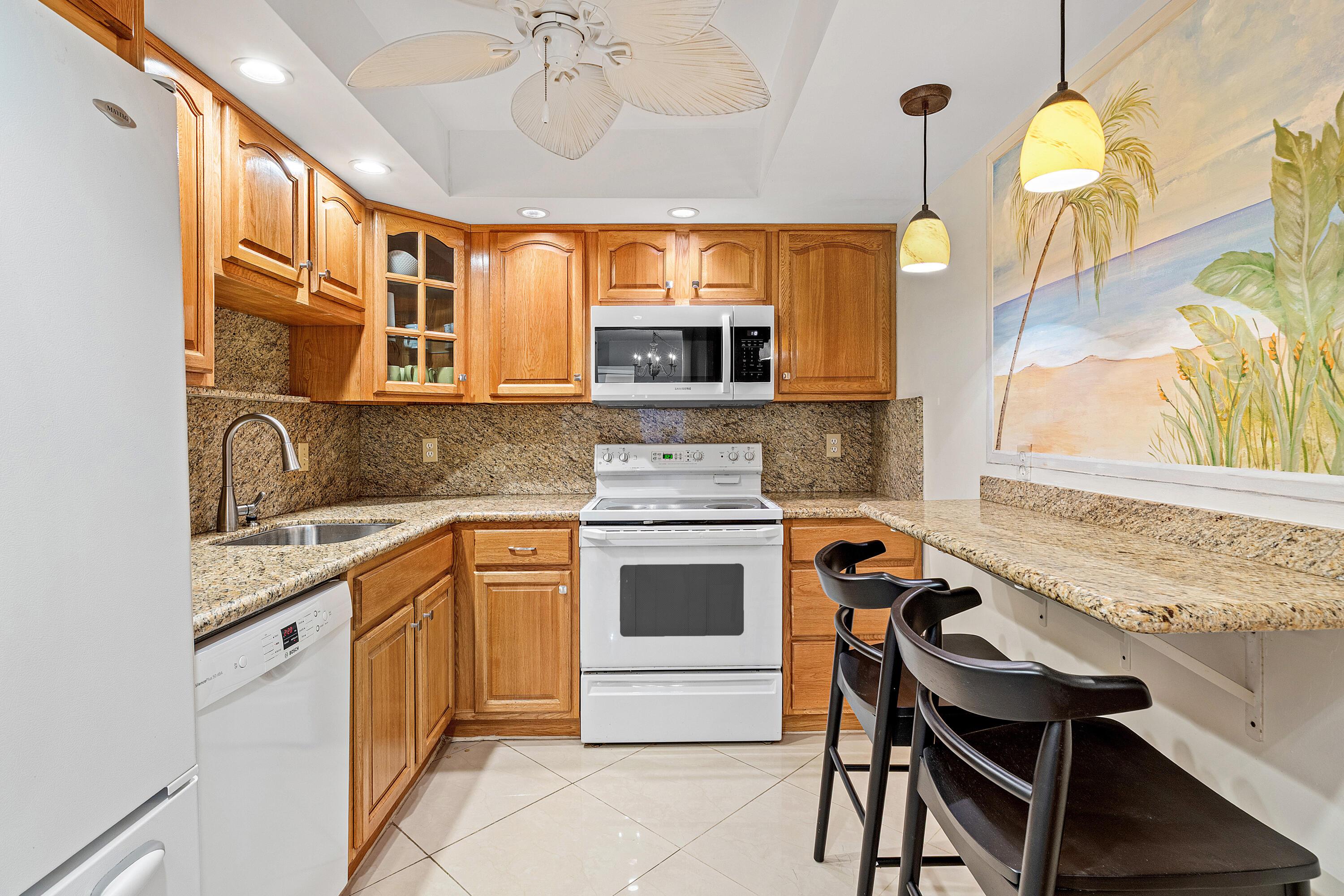 Image 3: 006-4505SouthOceanBoulevard-306-Highland