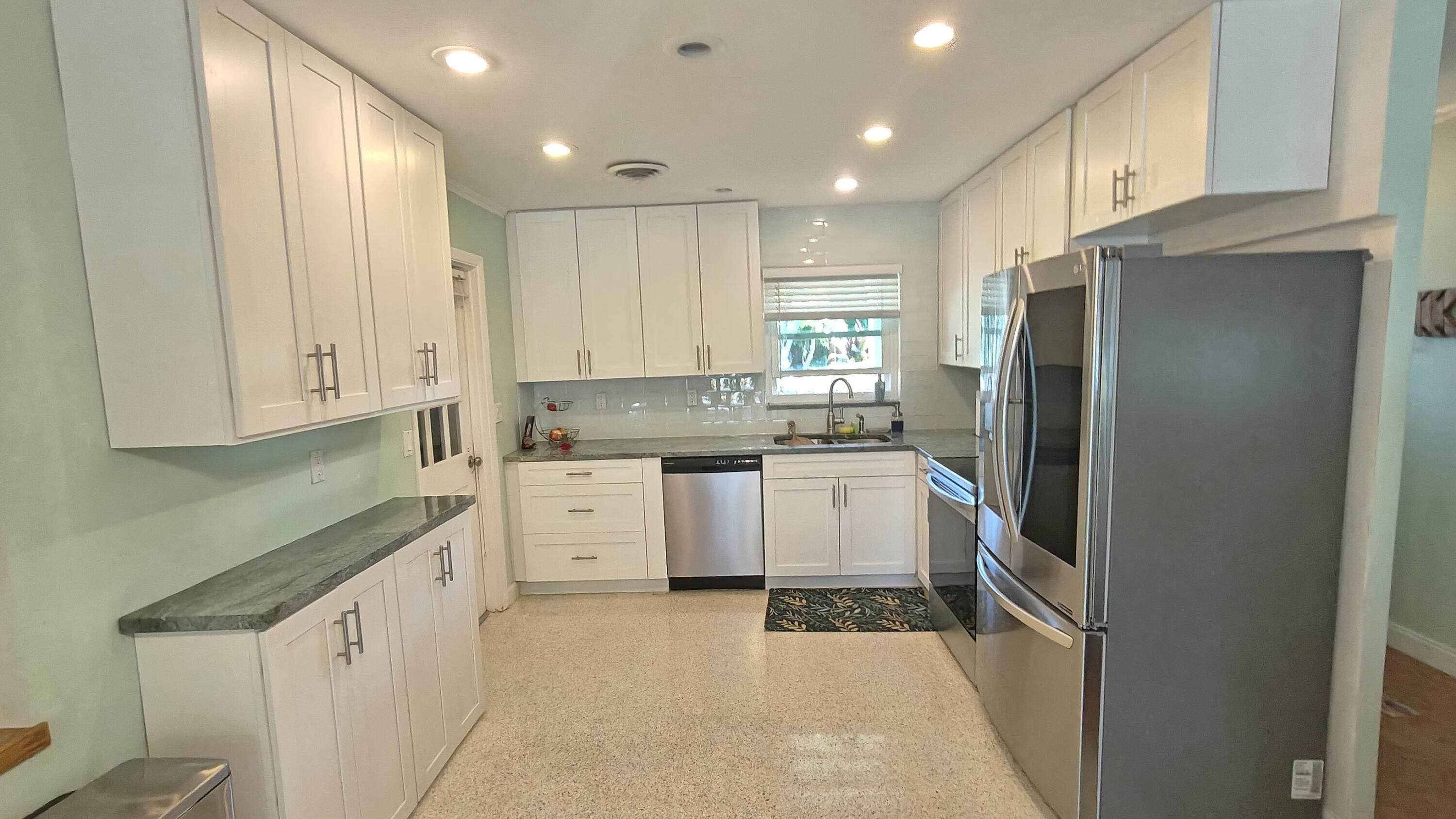 Image 3: Kitchen