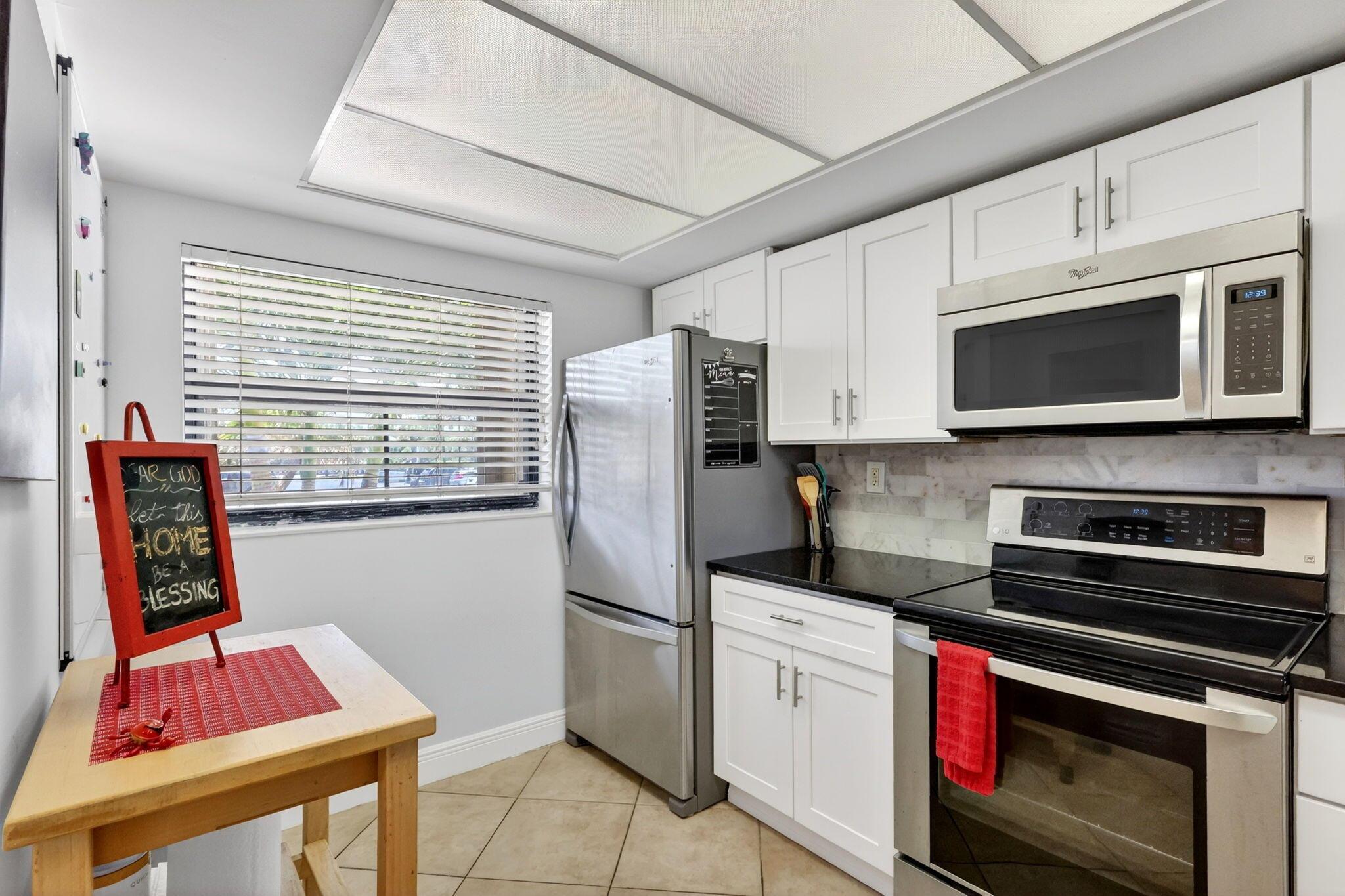 Image 3: Kitchen