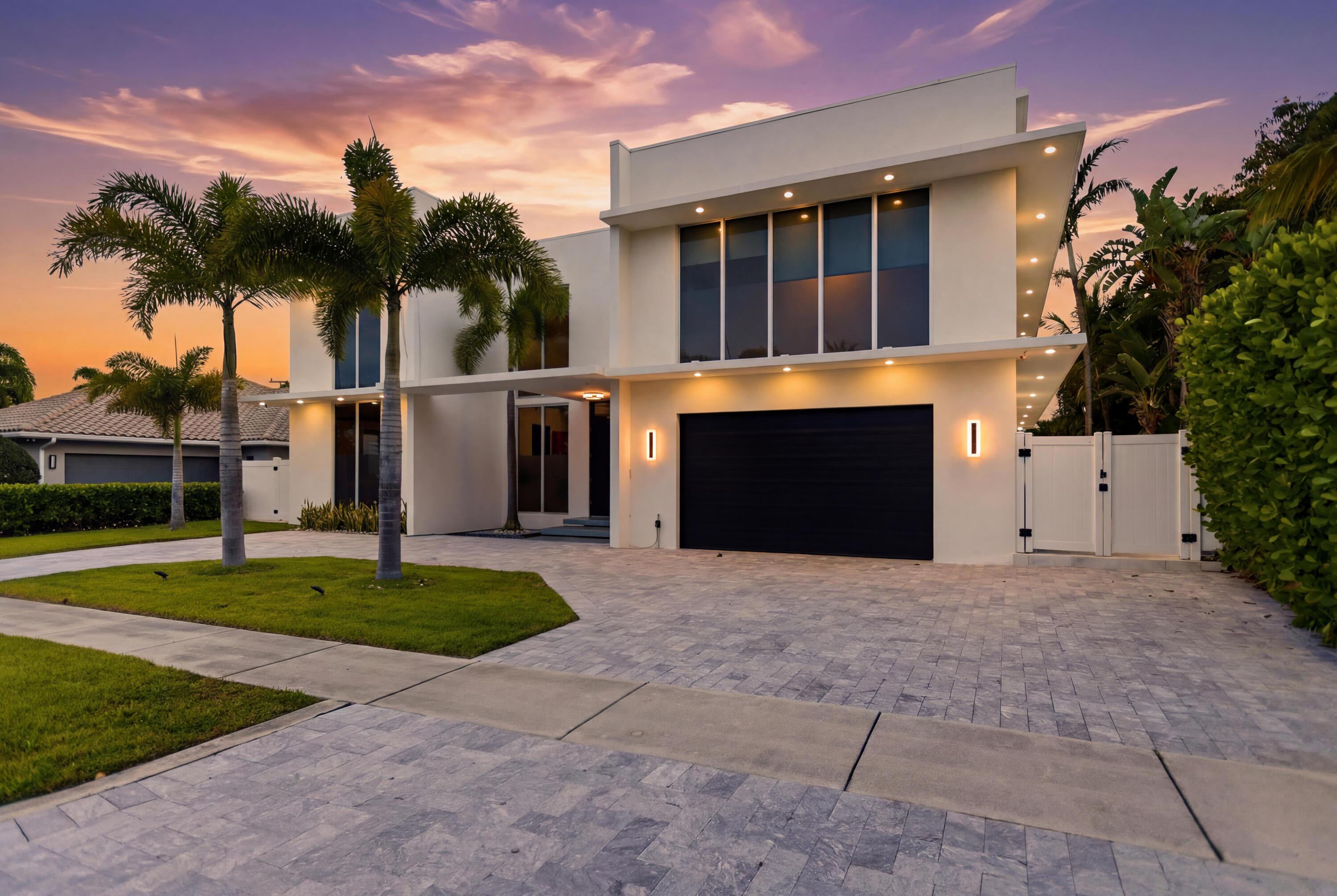 Image 3: 284 NE 7th Street-76091634