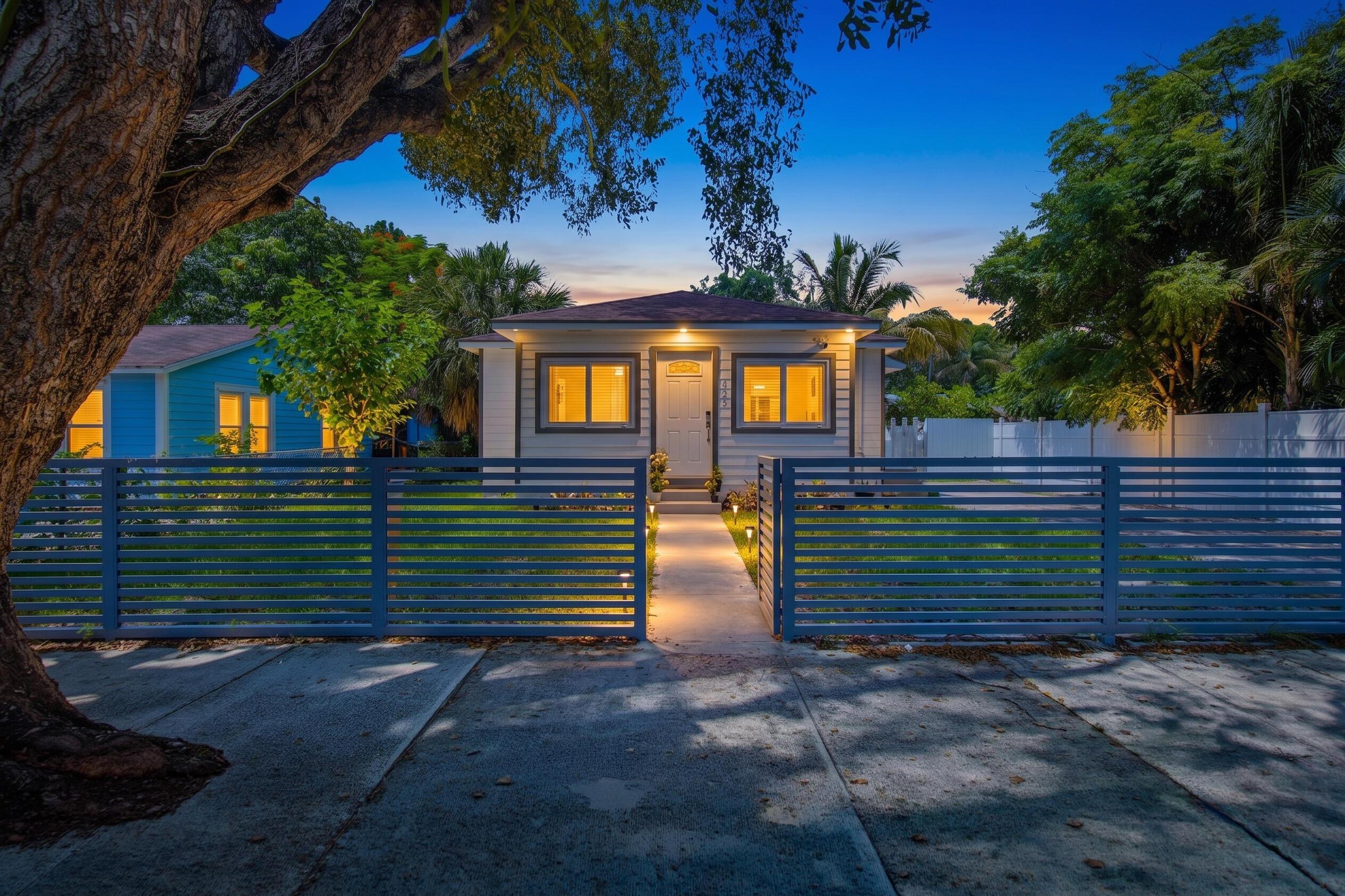 Image 4: Twilight FRONT HOME C