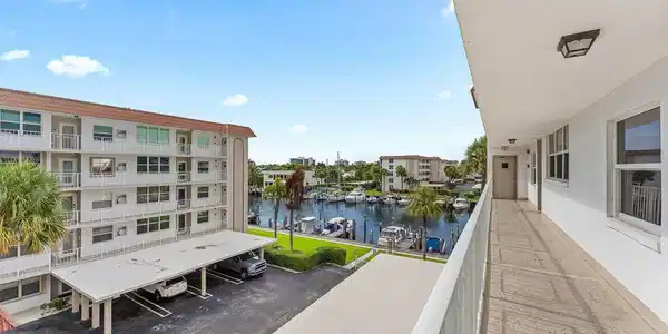 Image 2: 004-910DogwoodDrive-444-DelrayBeach-FL-3