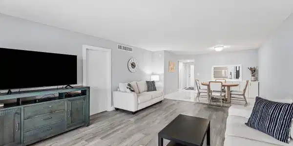 Image 4: 015-910DogwoodDrive-DelrayBeach-FL-33483