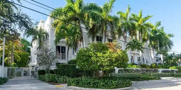 801 SE 12th Court