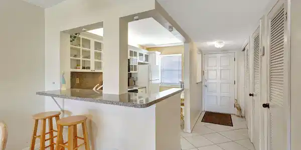 Image 4: kitchen
