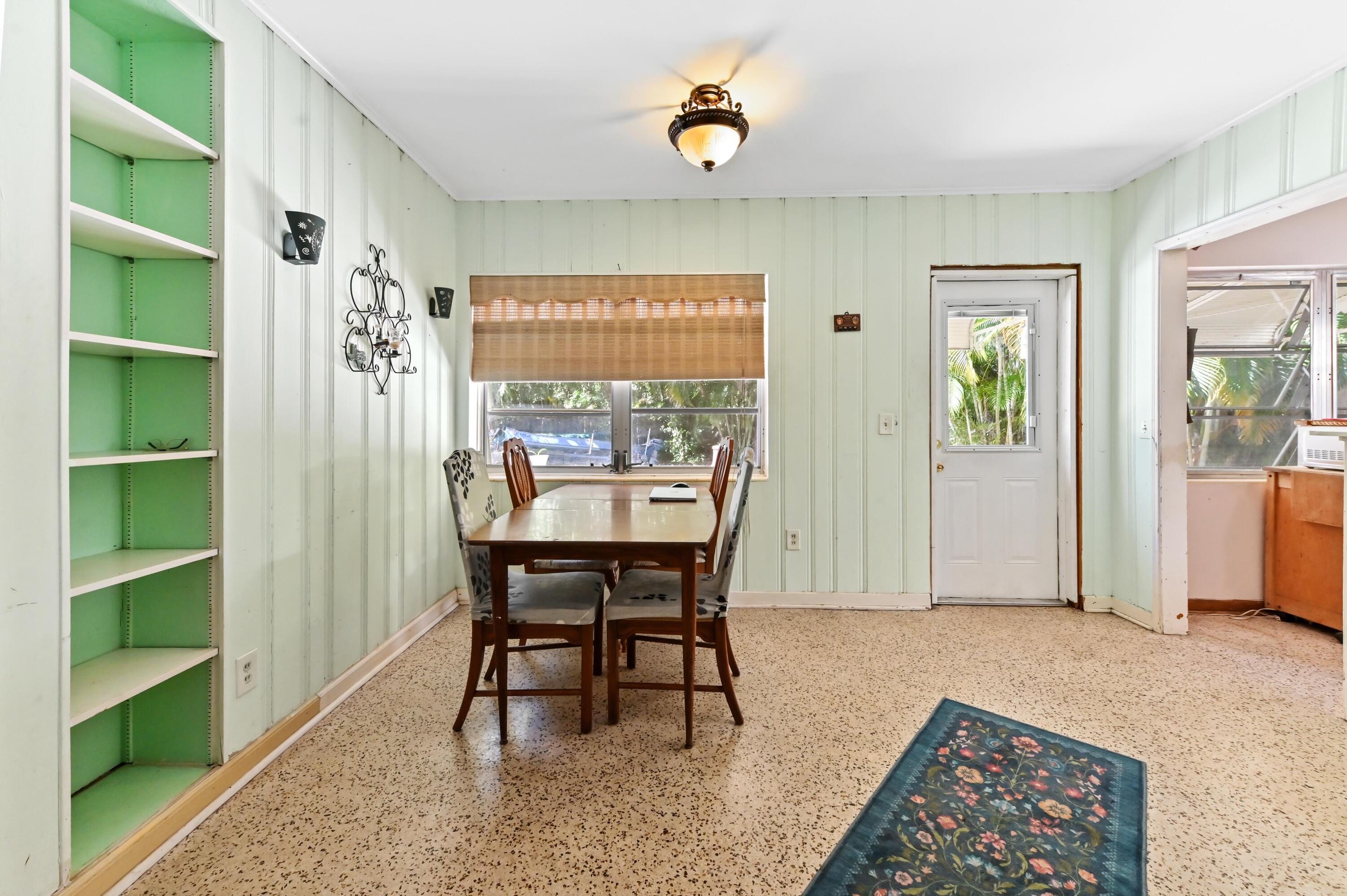 Image 3: 11 dining area 01