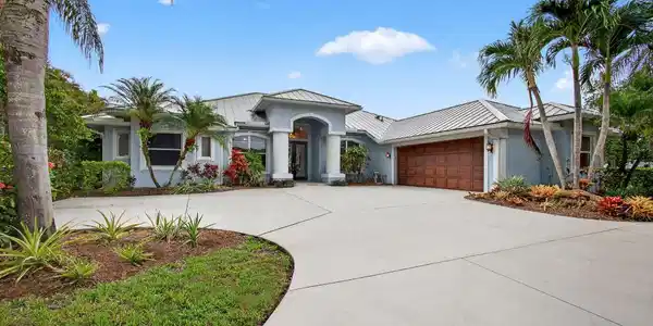 4821 SW Lake Grove Circle