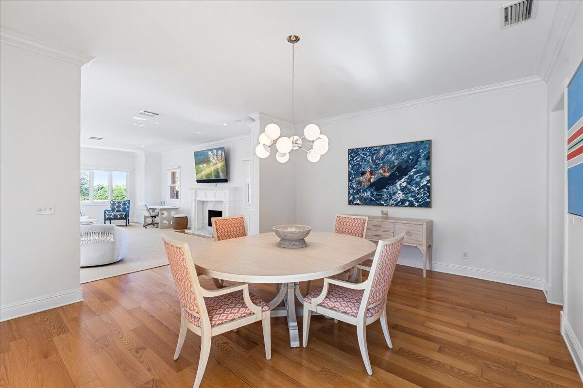 Image 4: dining room