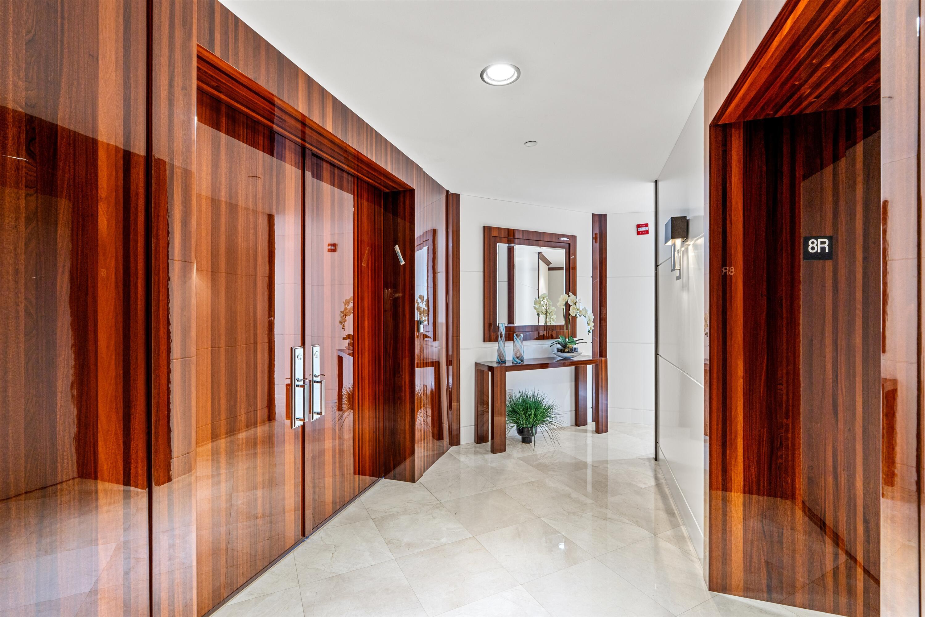 Image 3: PRIVATE ELEVATOR FOYER