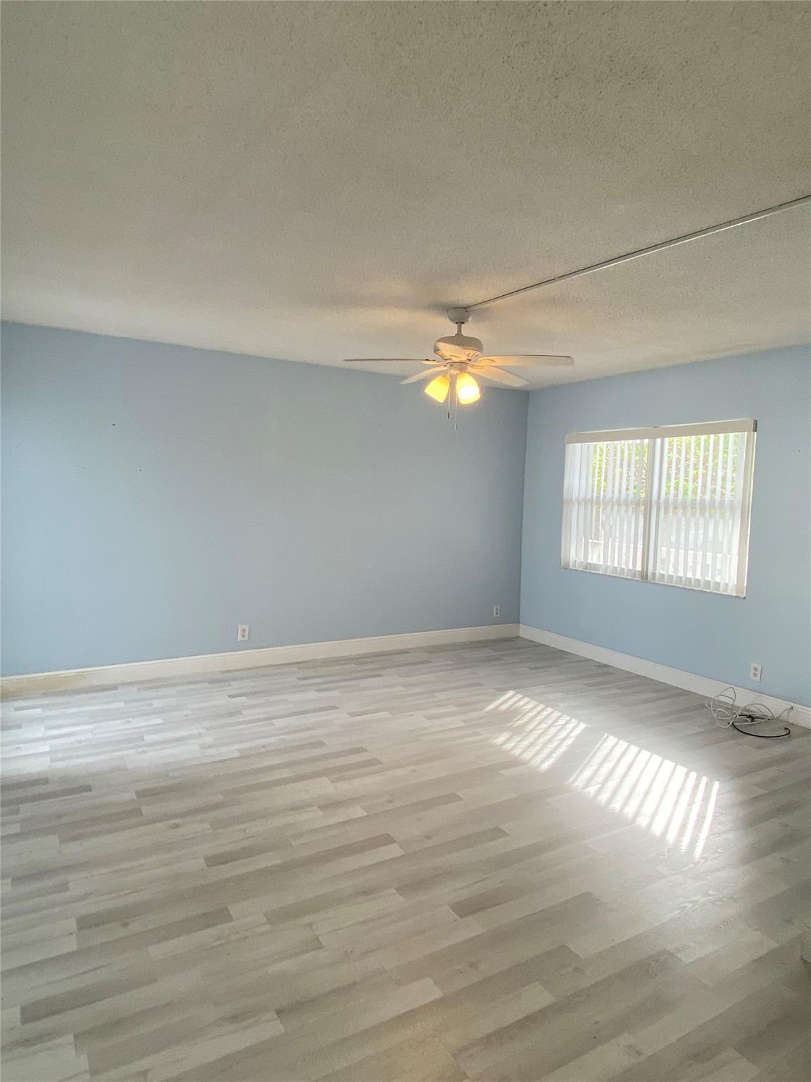 Image 3: Photo 4