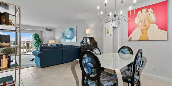 Image 4: Dining