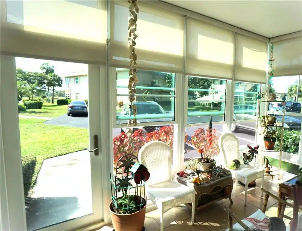Image 1: 21 Vista Gardens Unit 105