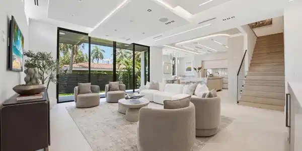 Image 3: Recessed lighting and linear ceiling accents, larg