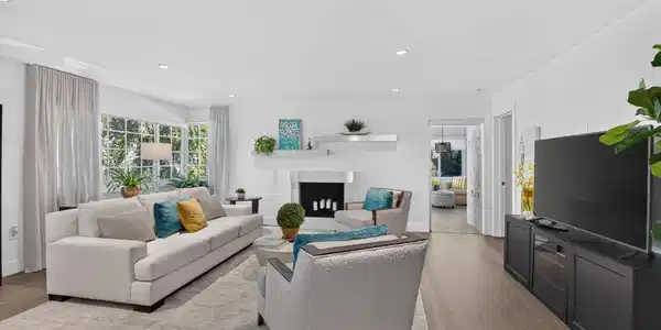 Image 3: WELCOME HOME!! EXPANSIVE GREAT ROOM