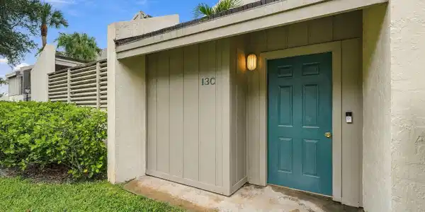 Image 3: Front
