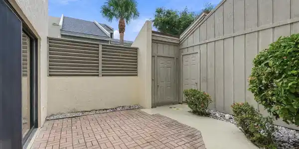 Image 4: Courtyard
