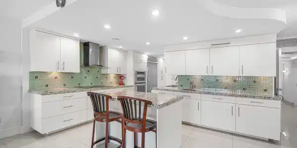Image 3: Kitchen