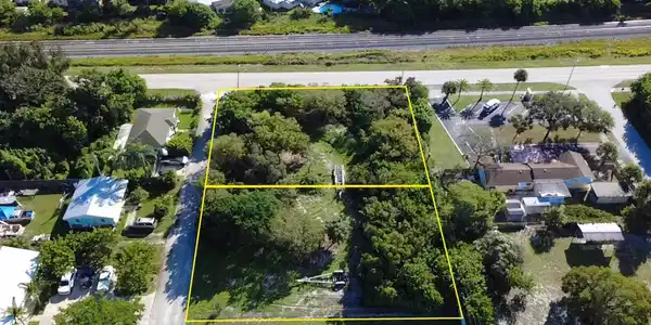 Image 3: 8686 Lyons Street -