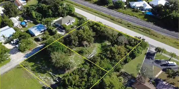 Image 4: 8686 Lyons Street -7