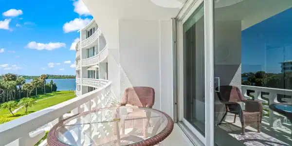 Image 3: Balcony