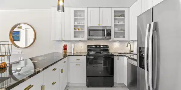 Image 4: Kitchen