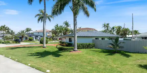 Image 4: 04-4410 NE 24th Ave Light House Point, F
