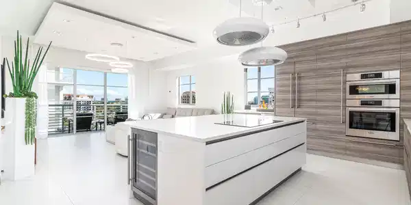 Image 2: Open living/balcony/ocean view