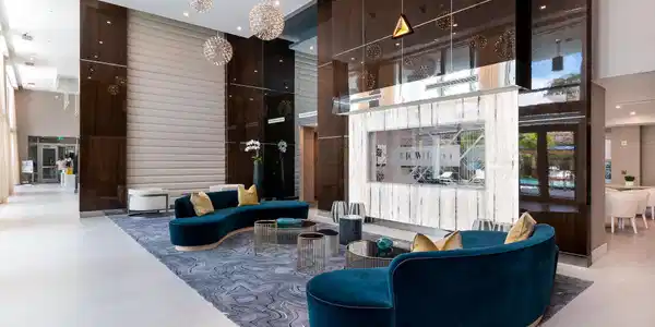 Image 4: Lobby