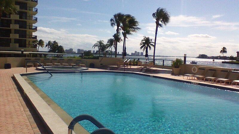 Image 3: Pool