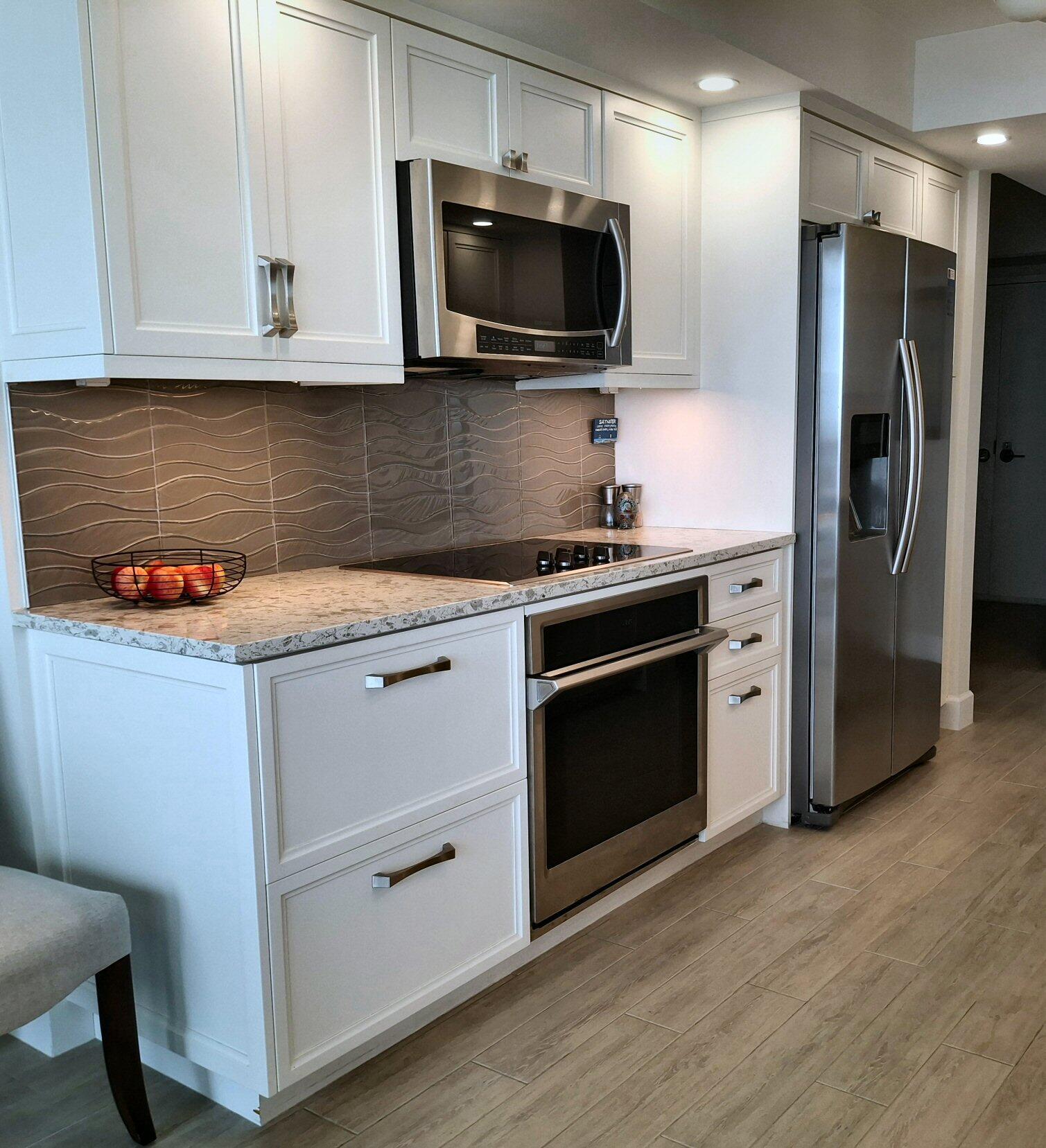Image 4: Kitchen