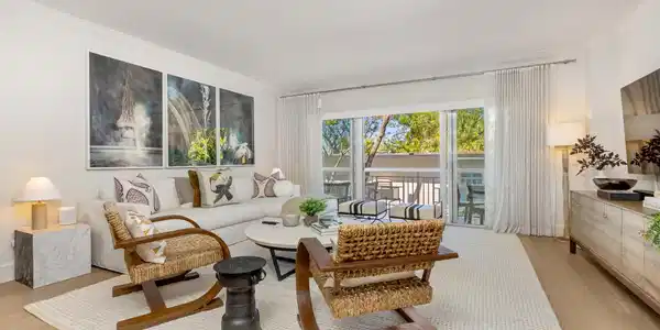 Image 2: Living Room