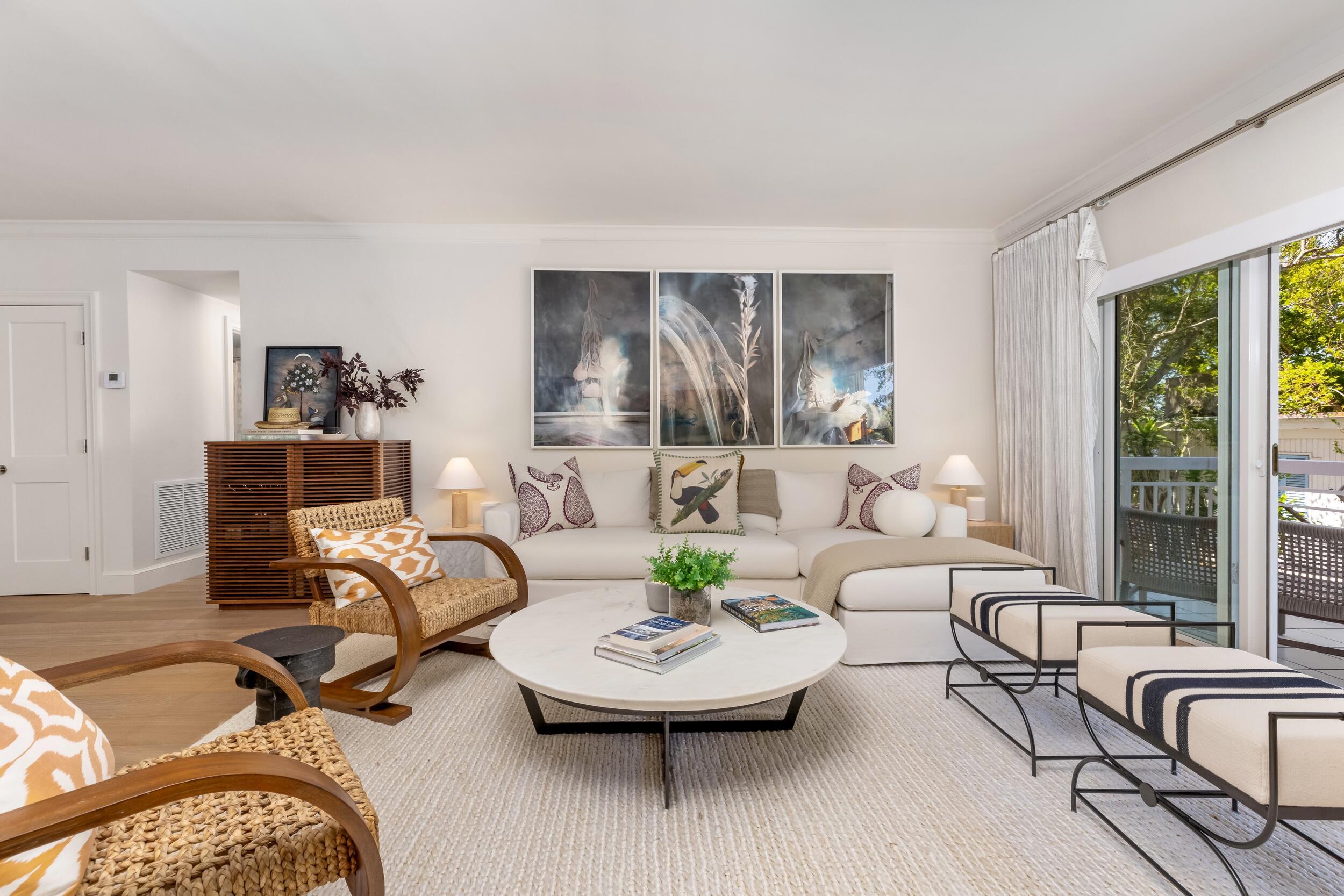 Image 3: Living Room