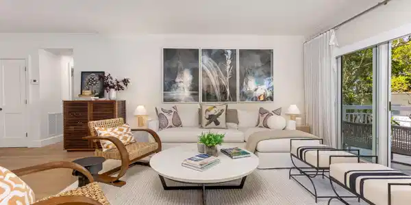 Image 3: Living Room