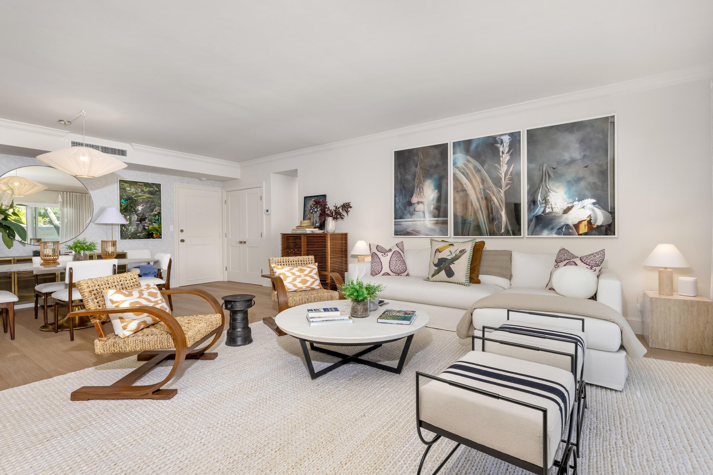 Image 4: Living Room