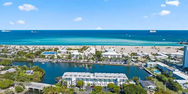 Image 3: 1800 South Ocean Drive - 14.jpg-SMALL