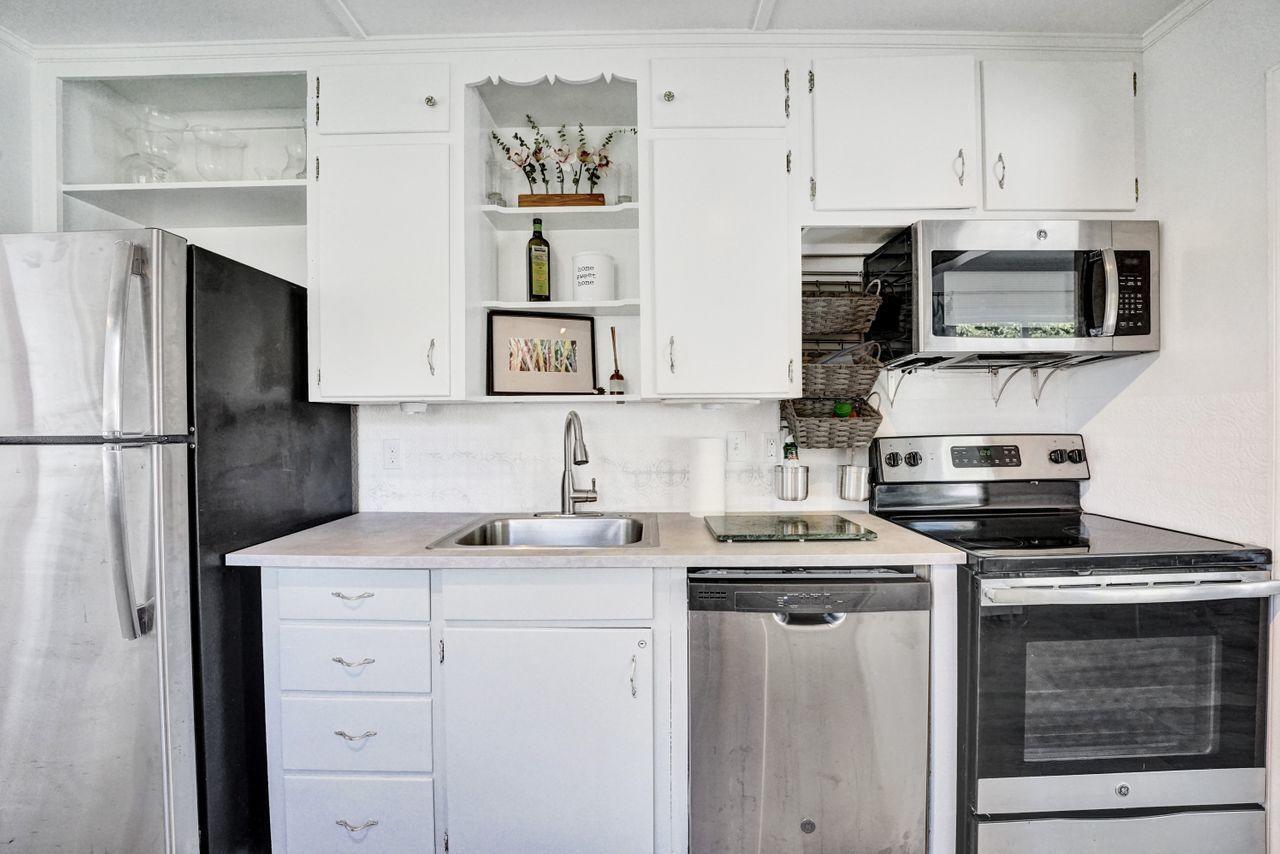 Image 3: NEWER APPLIANCES