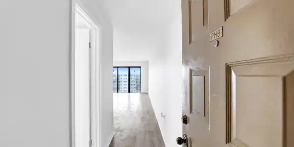 Image 4: 3