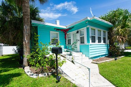 305 N Lakeside Drive