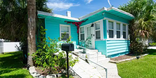305 N Lakeside Drive