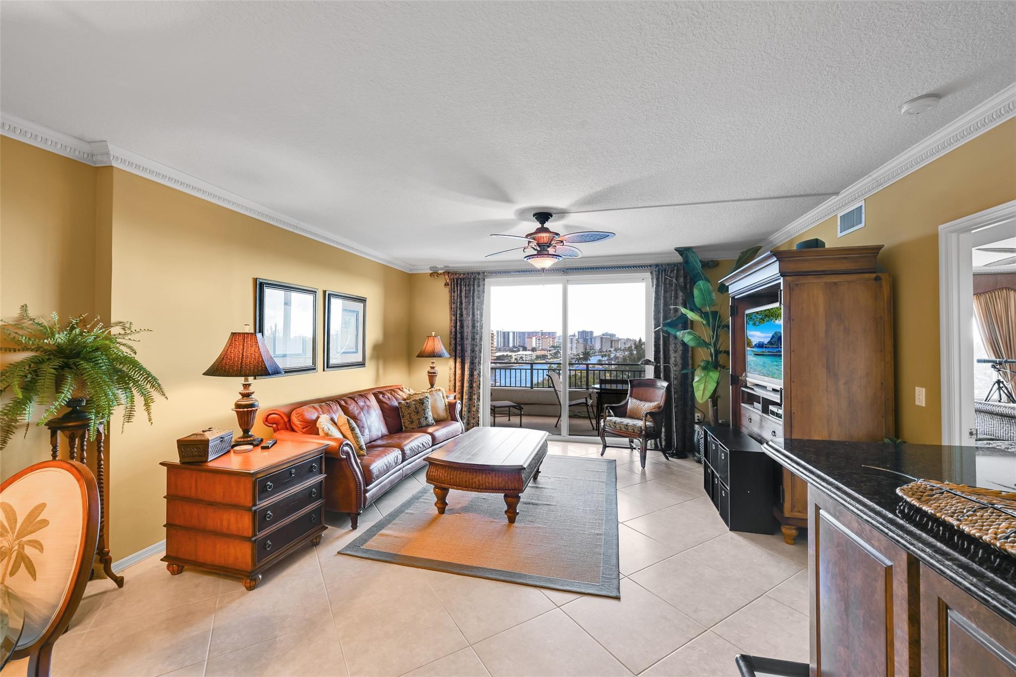 Image 3: LIVING ROOM