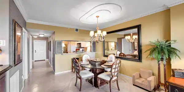 Image 4: DINING AREA