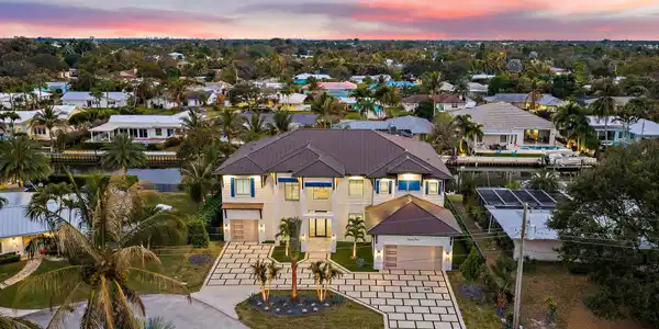 24 Leeward Circle