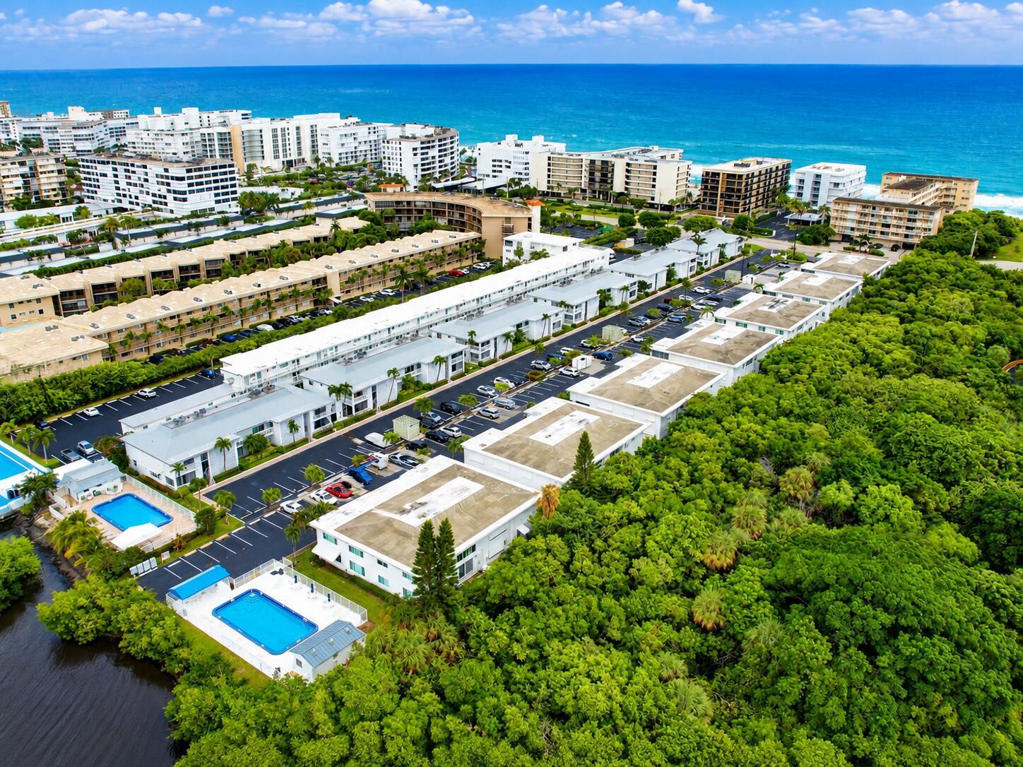 Image 2: South Palm Beach Villas